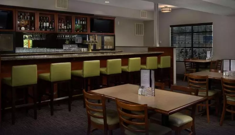 Отель Country Inn & Suites By Radisson, Portland International Airport, Or