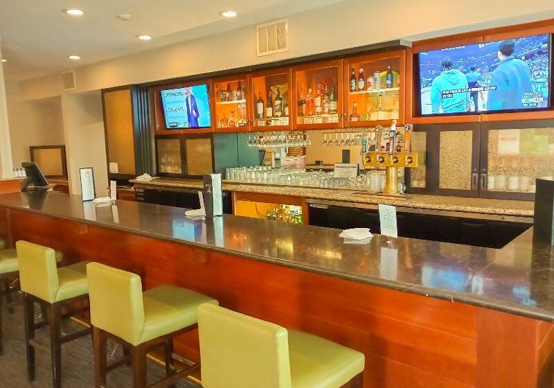 ホテル Country Inn & Suites By Radisson, Portland International Airport, Or