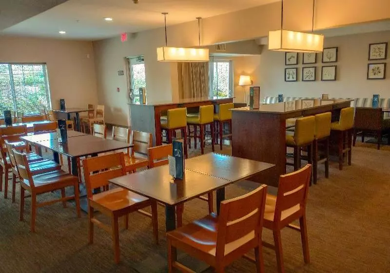 Отель Country Inn & Suites By Radisson, Portland International Airport, Or