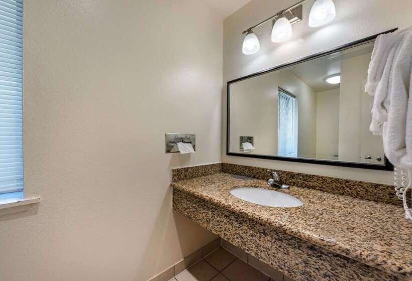 هتل Bay Breeze Inn