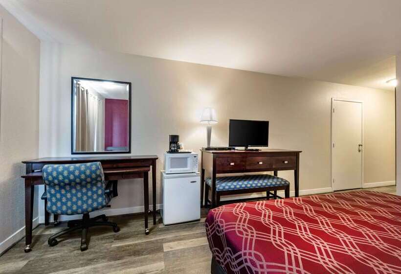 هتل Bay Breeze Inn