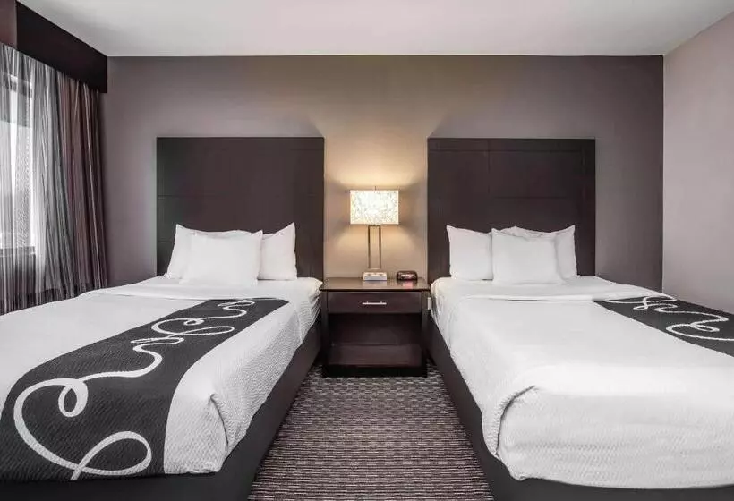 هتل La Quinta Inn By Wyndham Oshkosh