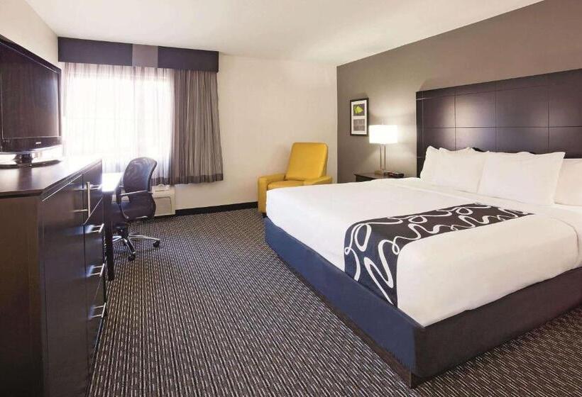 Отель La Quinta Inn By Wyndham Oshkosh