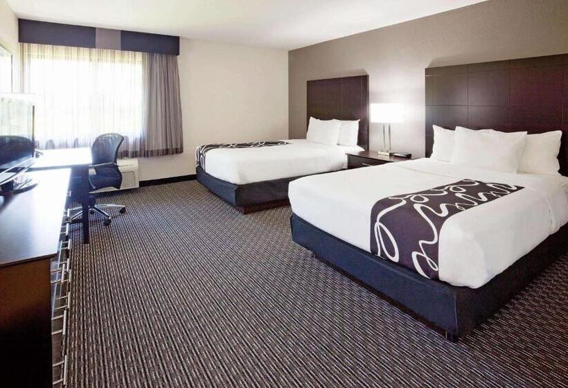 Отель La Quinta Inn By Wyndham Oshkosh