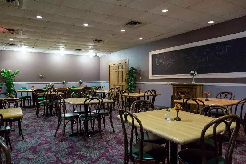 호텔 Quality Inn & Suites