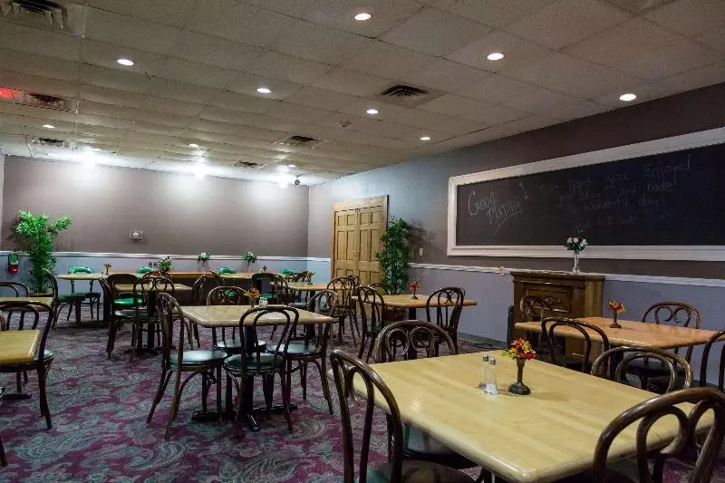 호텔 Quality Inn & Suites