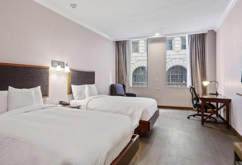 فندق Wyndham Garden Baronne Plaza