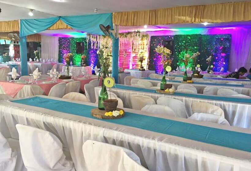 Otel El Pueblo Rhizort