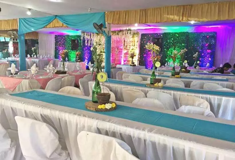 Hotelli El Pueblo Rhizort