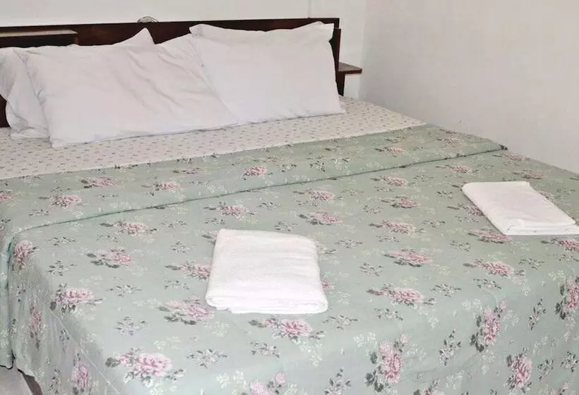 Hotelli El Pueblo Rhizort