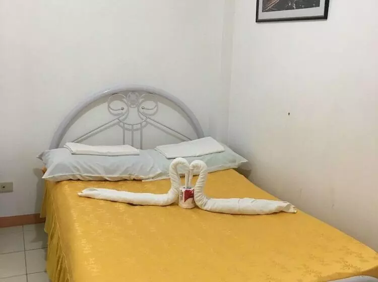 Hotelli El Pueblo Rhizort