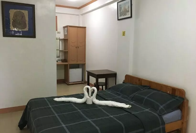 Hotelli El Pueblo Rhizort