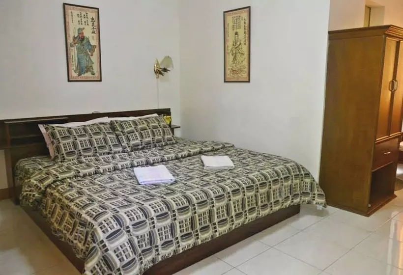 Hotelli El Pueblo Rhizort