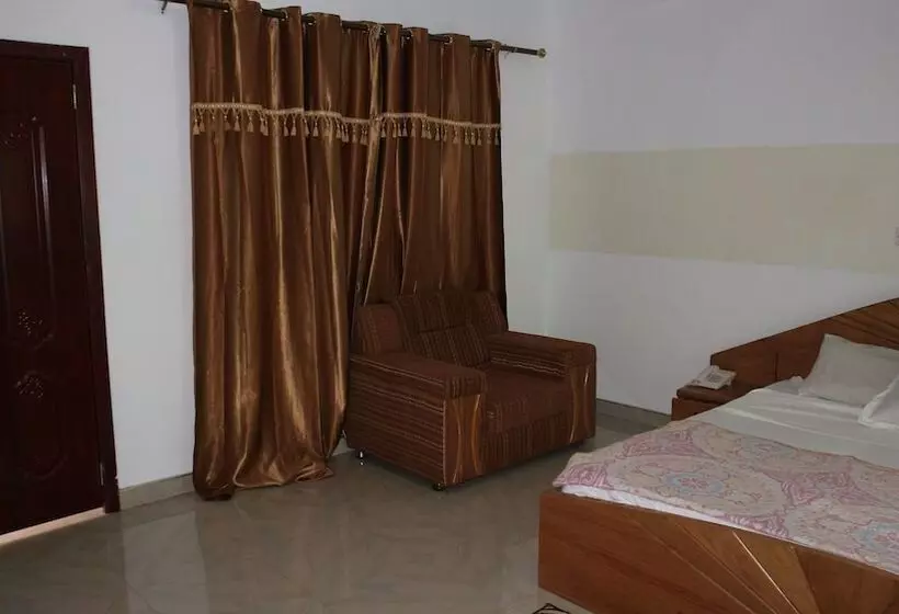 Hotelli Pioneer Guest Lodge