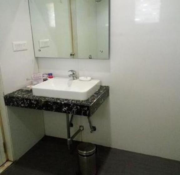 ホテル Top3 Lords Resort Bhavnagar