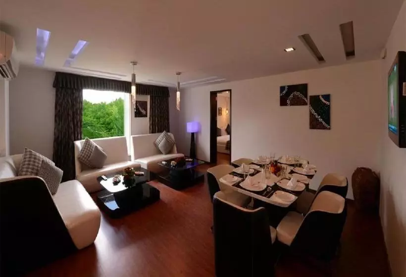 هتل Top3 Lords Resort Bhavnagar