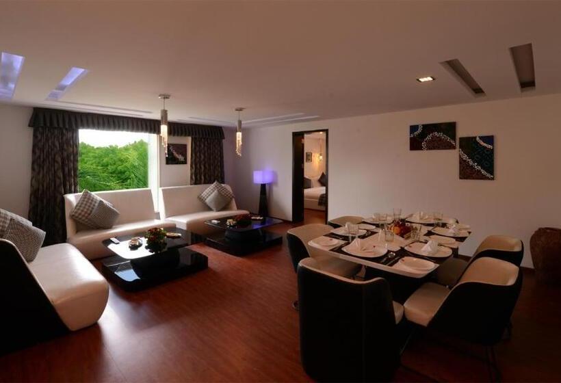 ホテル Top3 Lords Resort Bhavnagar