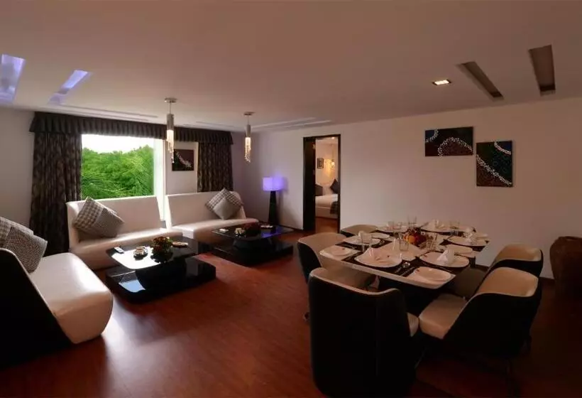 هتل Top3 Lords Resort Bhavnagar