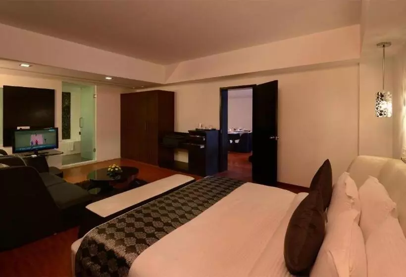 هتل Top3 Lords Resort Bhavnagar