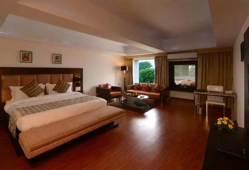 هتل Top3 Lords Resort Bhavnagar