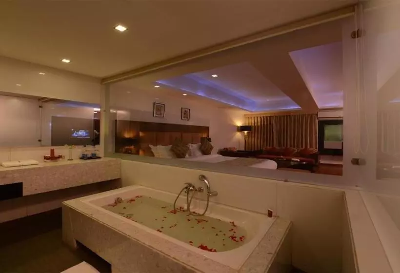 هتل Top3 Lords Resort Bhavnagar