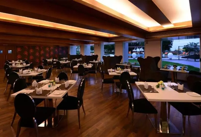 هتل Top3 Lords Resort Bhavnagar