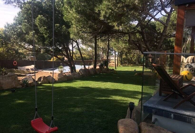 تختخواب و صبحانه Azen Cool House