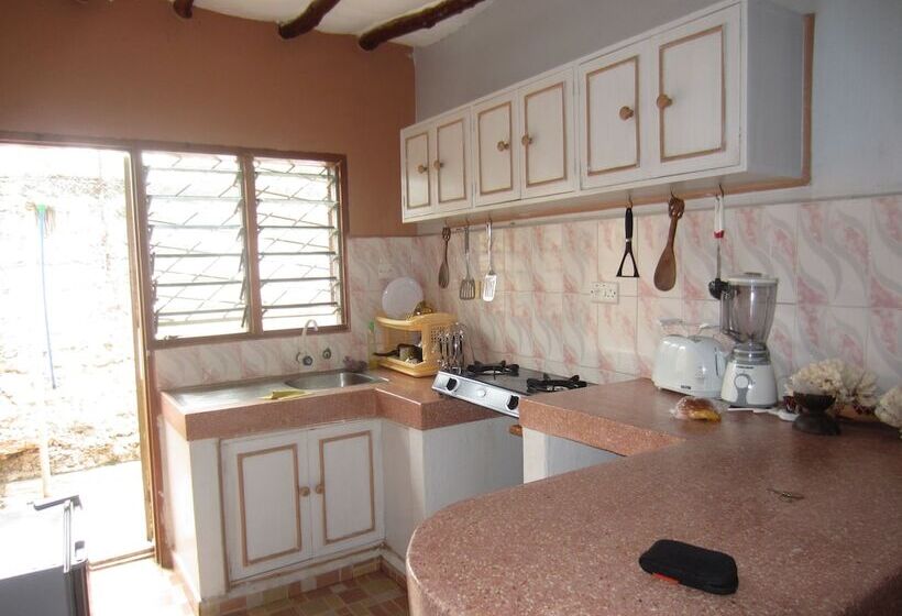 Delina Cottage Diani