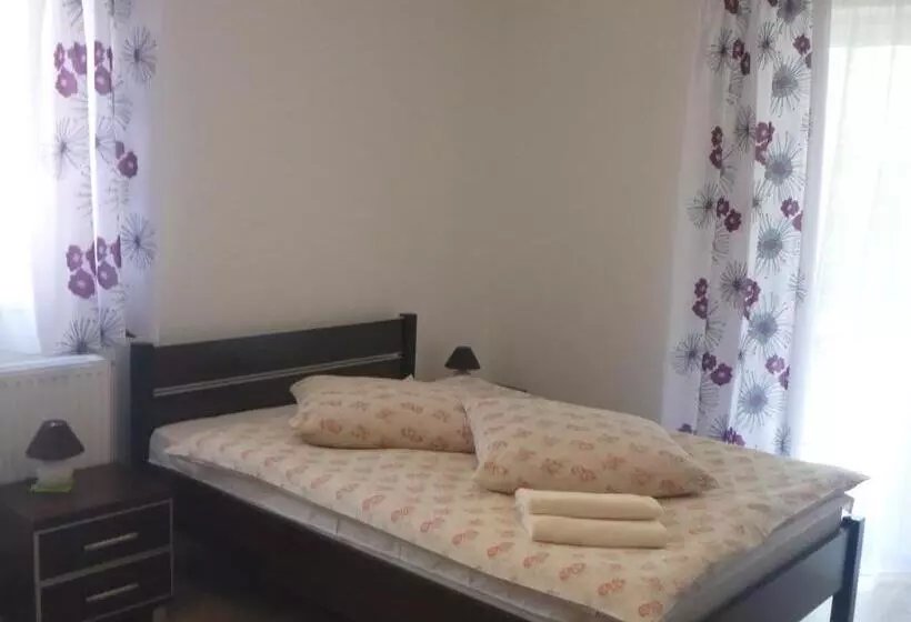 Hotelli Ośrodek Wypoczynkowy Nad Stawem   Holiday Resort By The Lake   Erholungsheim Am See   Prázdninový Dů