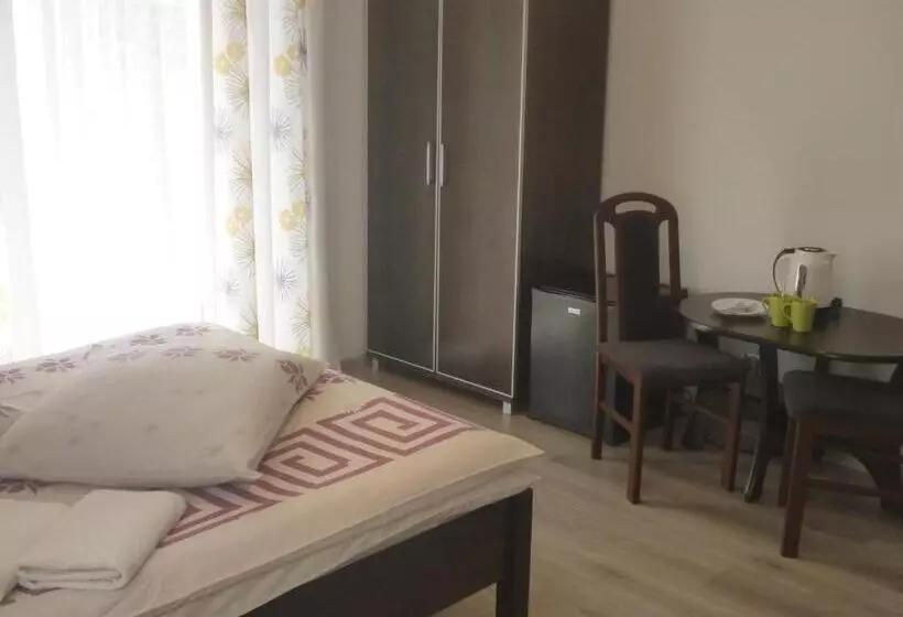 Hotelli Ośrodek Wypoczynkowy Nad Stawem   Holiday Resort By The Lake   Erholungsheim Am See   Prázdninový Dů