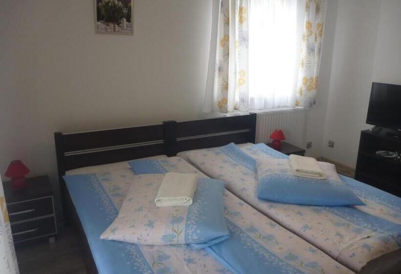 هتل Ośrodek Wypoczynkowy Nad Stawem Holiday Resort By The Lake Erholungsheim Am See Prázdninový Dů