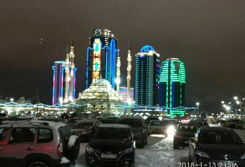 ホテル Uyut On Prospekt Putina 19