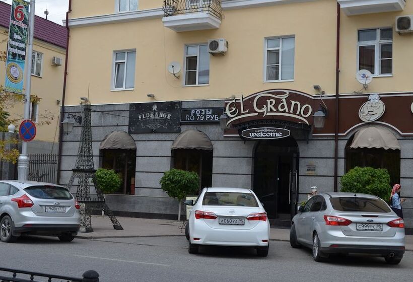 ホテル Uyut On Prospekt Putina 19