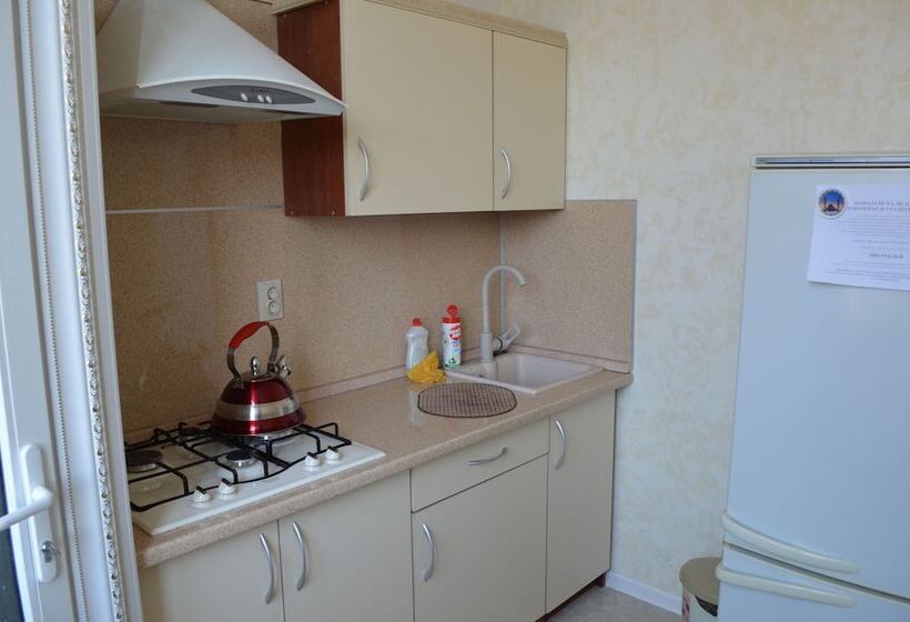 ホテル Uyut On Prospekt Putina 19