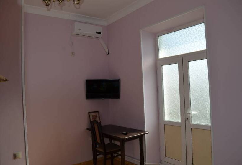 ホテル Uyut On Prospekt Putina 19