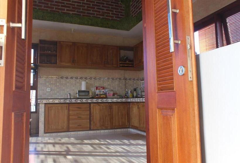 پانسیون Cr Tris Rooms Seminyak