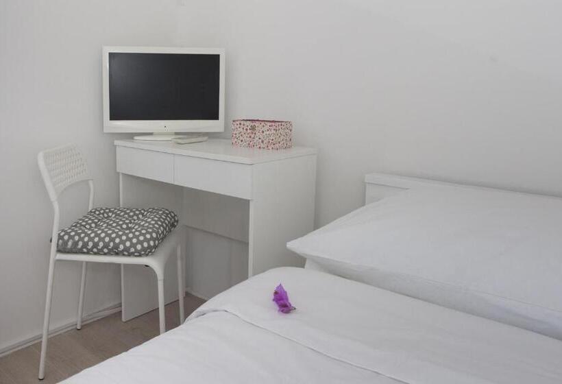 Pensió Guest House Lana 1