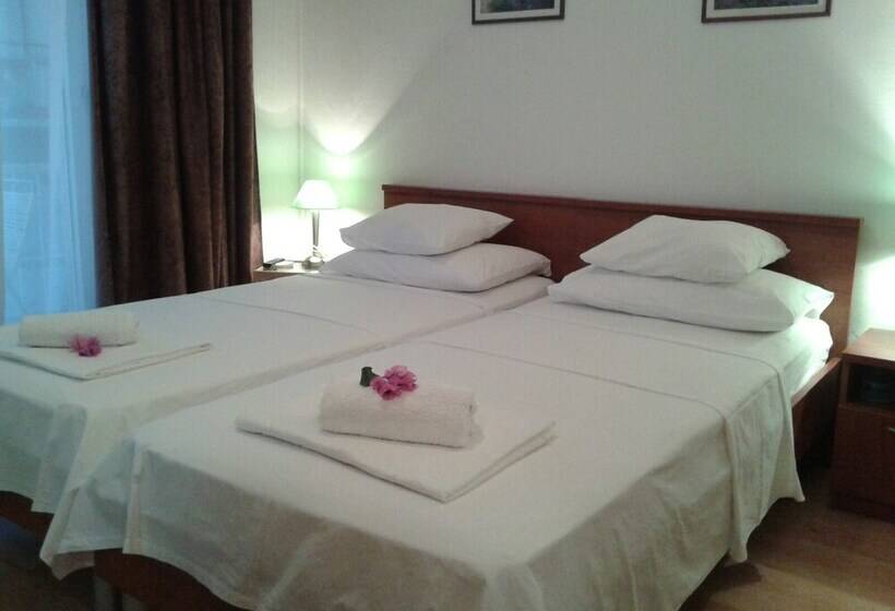 Pensió Guest House Lana 1