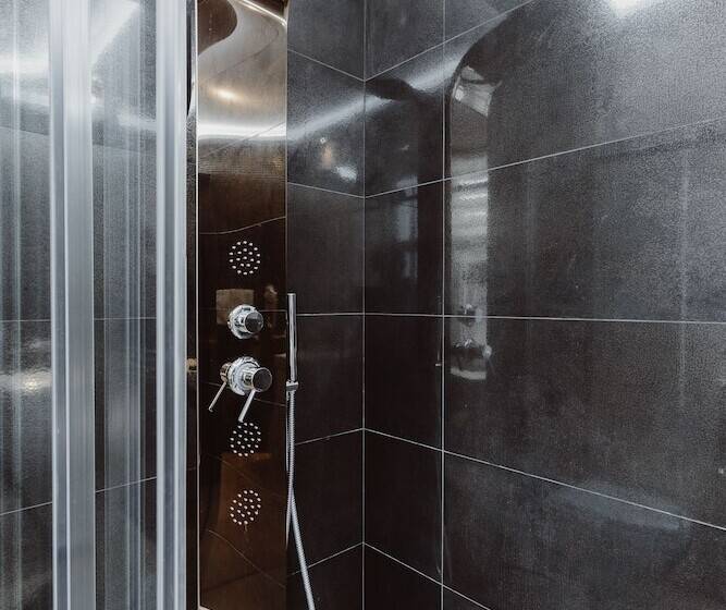 Majatalo Leo Apartments Main Square