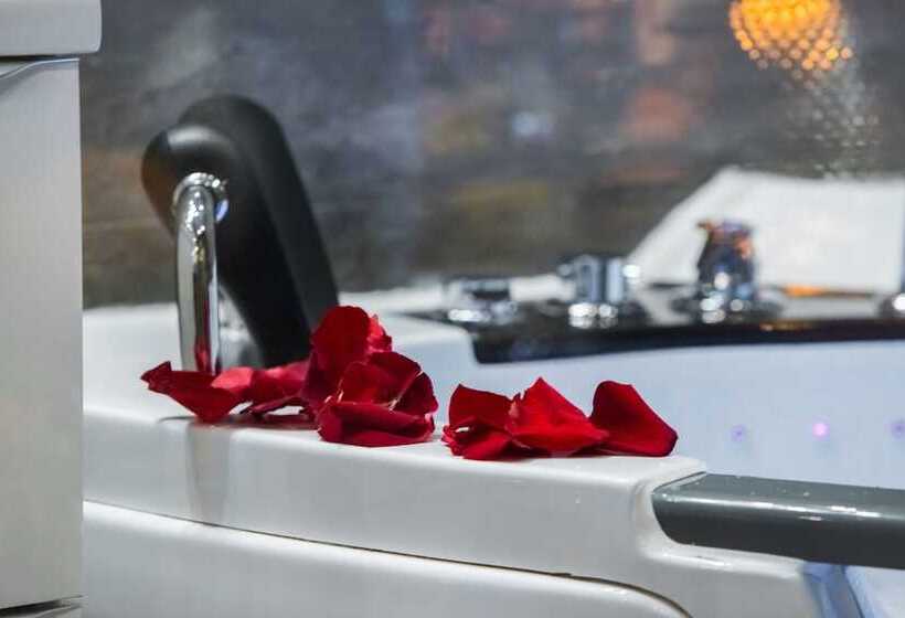 Majatalo Leo Apartments Main Square