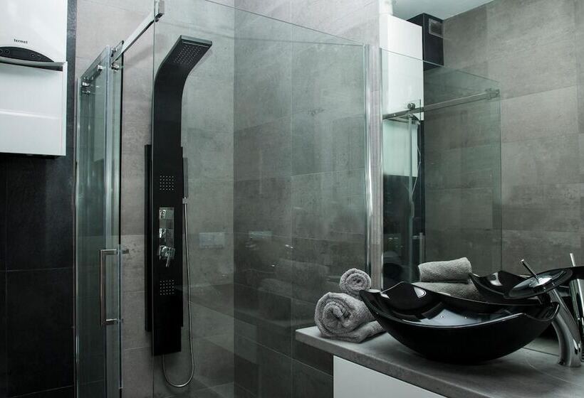 Majatalo Leo Apartments Main Square