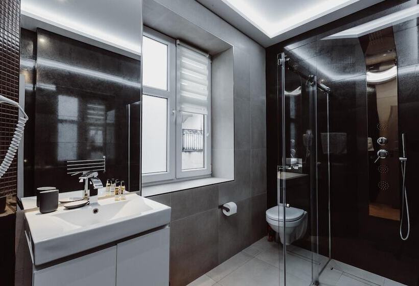 Majatalo Leo Apartments Main Square