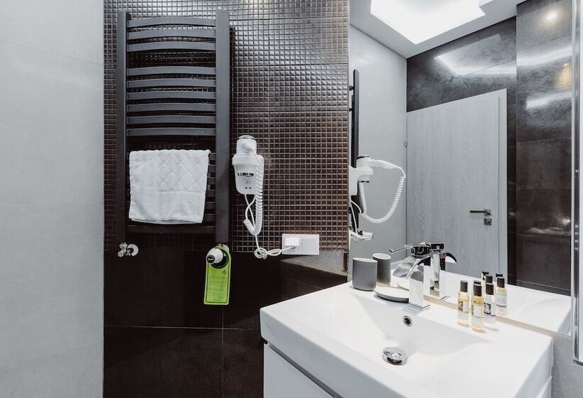 Majatalo Leo Apartments Main Square