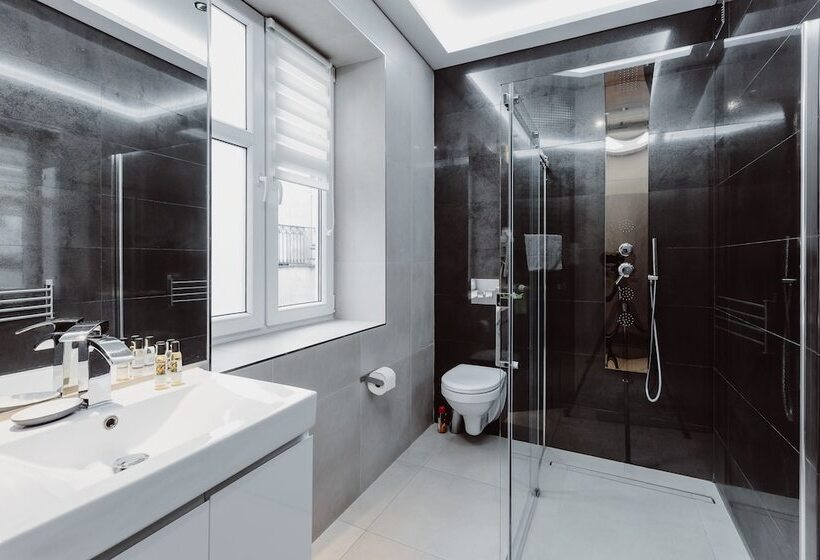 Majatalo Leo Apartments Main Square