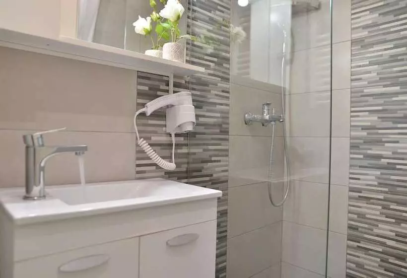 Alekos Apartments 1 νetflix