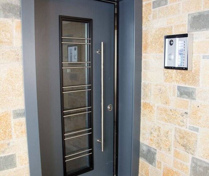 Alekos Apartments 1 νetflix