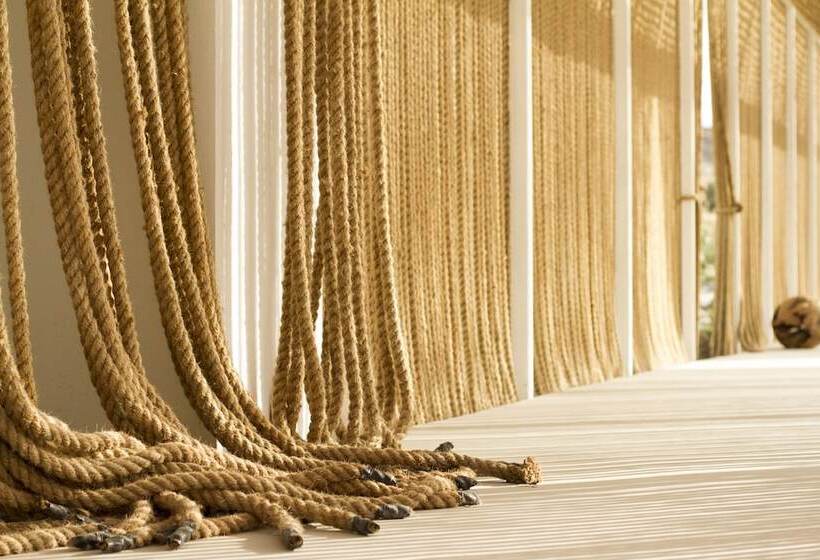 هتل Aelia Wellness Retreat