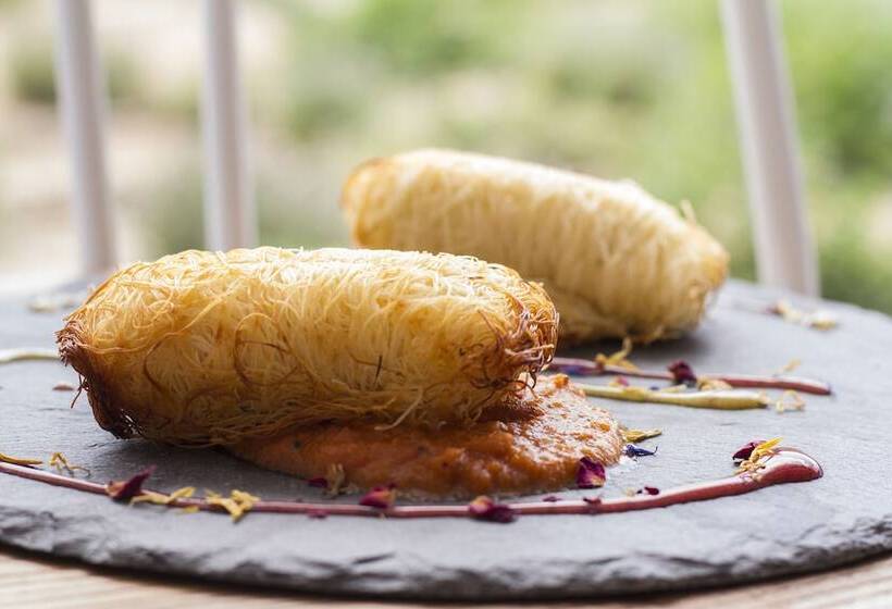 هتل Aelia Wellness Retreat