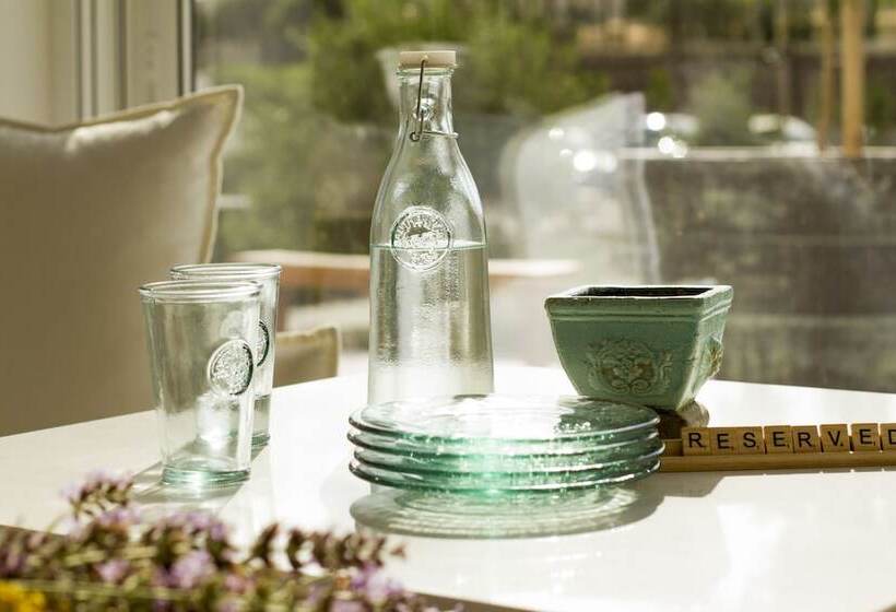 هتل Aelia Wellness Retreat