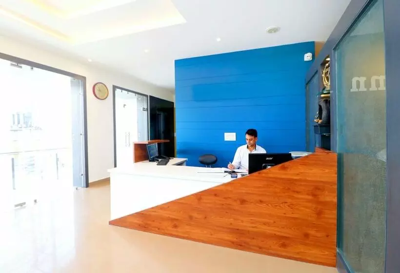 Hotel B R Inn